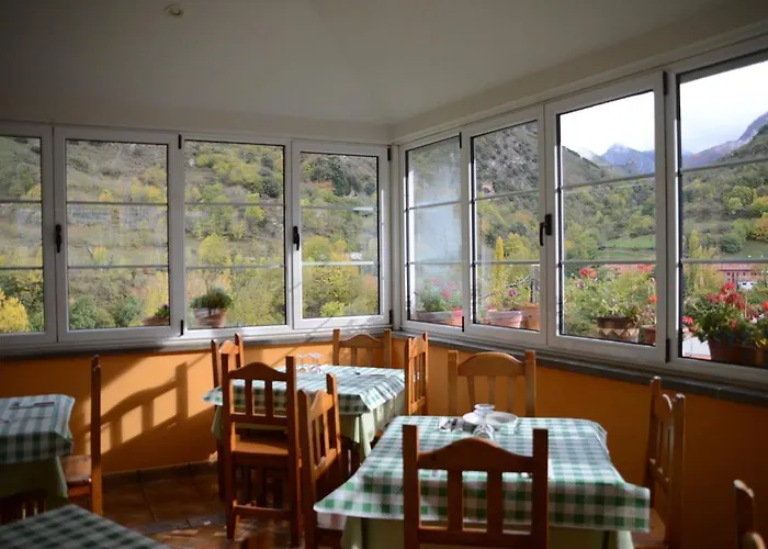 Hostal Parador Penavera